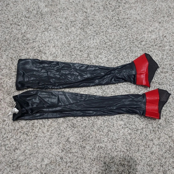 Spirit Halloween Love Bite Vamp Costume - Includes Dress, Capelet & Gloves Small - Picture 13 of 16